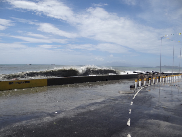 ( Photo Gallery ): Large Waves at Charlestown Water Front 2016.