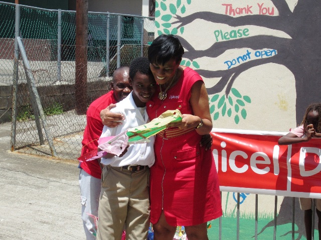 Digicel Sponsors “A Kite Making Project” For 5th Consecutive Year