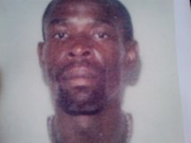 Police in hunt for alleged attempted murderer