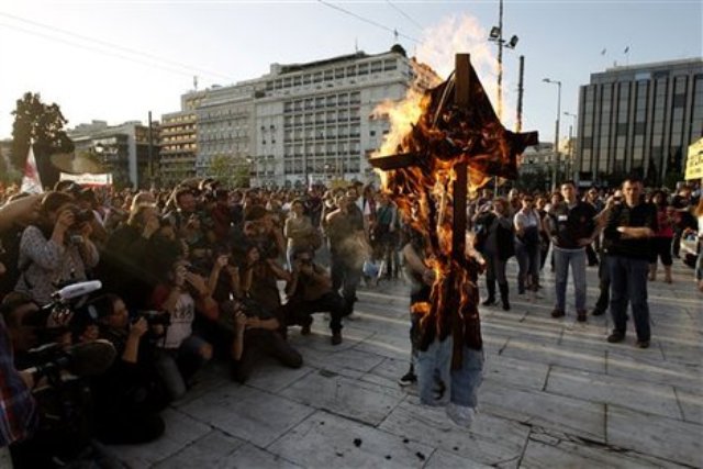 Greek parliament approves 15,000 civil service job cuts