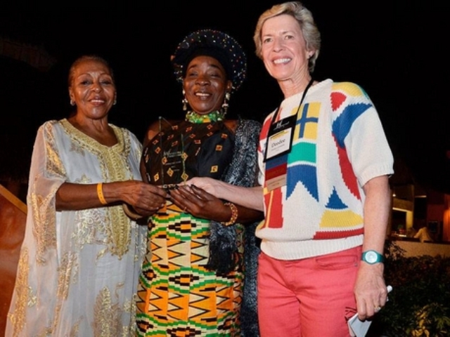 Women Honour Rita – Artiste/Humanitarian Accepts Leading Light Award From Int’l Women’s Forum