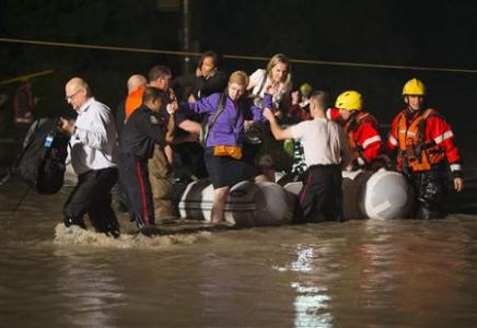 Toronto rainstorm causes power outages, transit chaos