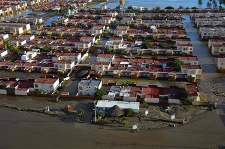 Looting hits Acapulco as Mexico storm death toll reaches 80