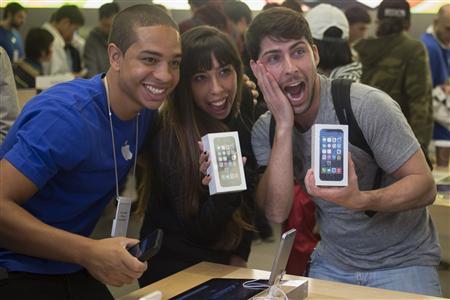 Apple sells 9 million 5s, 5c iPhones in first three days