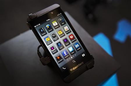 BlackBerry warns of big loss, 4,500 job cuts; shares dive