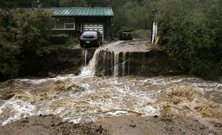 Three dead, thousands evacuated in Colorado flooding
