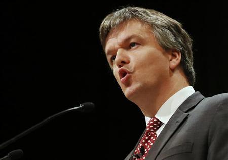 Britain replaces Scotland minister before independence vote