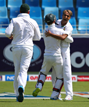 Tahir’s maiden five-for makes it SA’s day