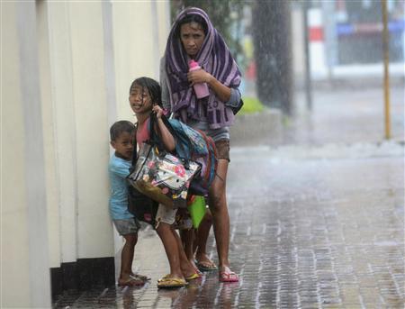 Philippines says at least 100 dead from typhoon Haiyan