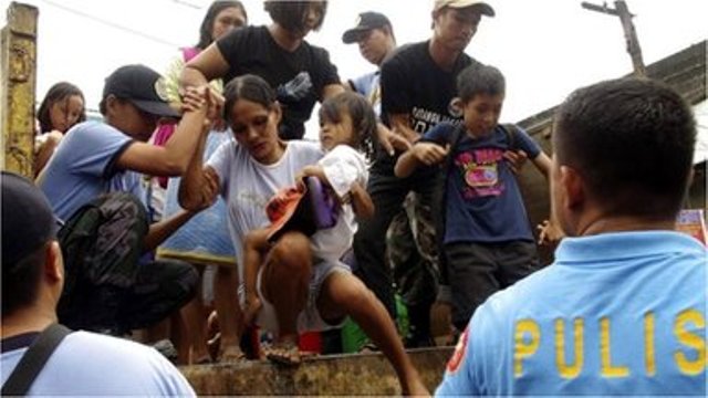 Monster typhoon Haiyan roars into Philippines
