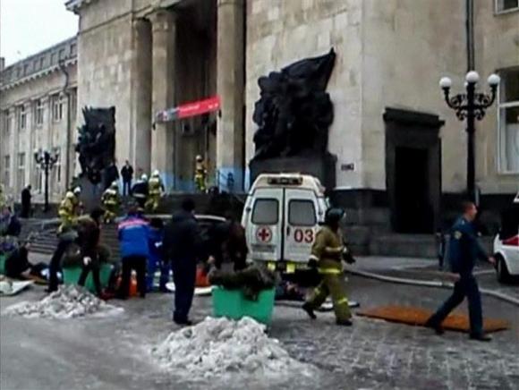 Woman suicide bomber kills at least 13 at Russian station