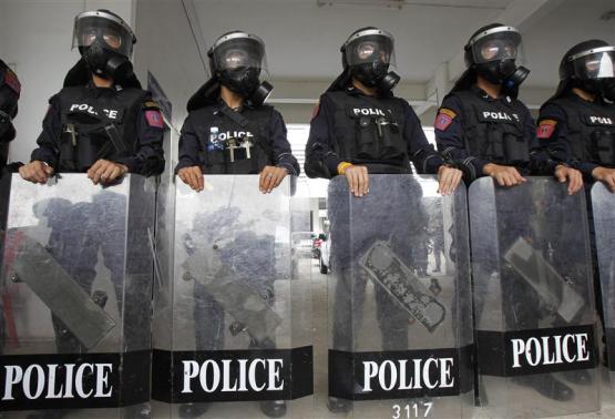 Thai anti-government protesters march to support Bangkok “shutdown”