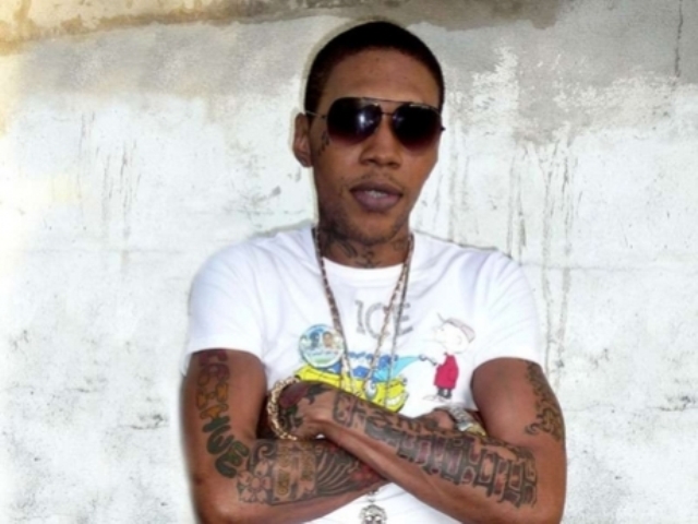 Law Student Hands Sweet To Vybz Kartel In Court, School Declines Comment