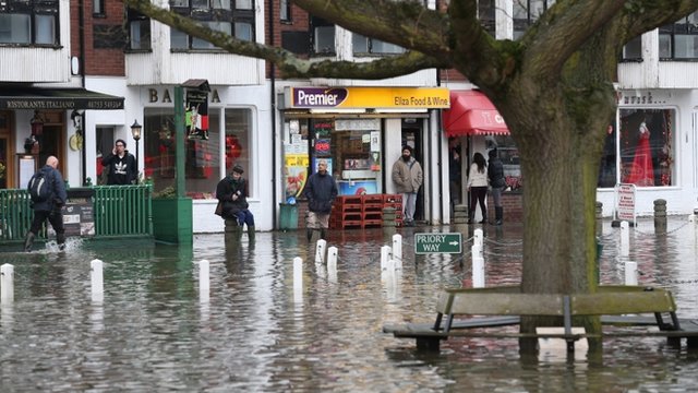UK floods: Thames reaches record water levels