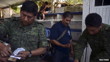 Mexico police find mass grave and severed heads in Michoacan