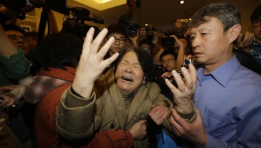 Malaysia says missing plane crashed in Indian Ocean