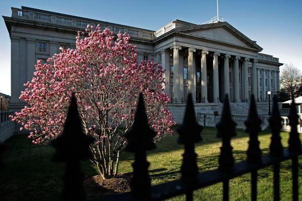 US Warns Fund Managers Of Possible Additional Sanctions On Russia, Tells Them To Account For The Risk