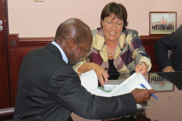 PM Douglas invited to visit New Zealand