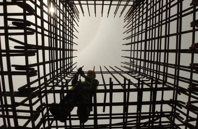 IMF Cuts Global Growth Outlook; India Avoids Ratings Downgrade