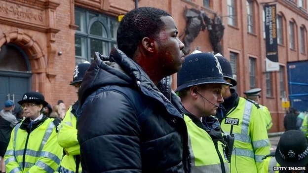 Notting Hill Carnival: Three men stabbed in violent clashes