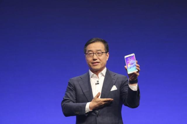 iPhone 6 Vs. Galaxy Note 4: Apple Up For An Easy Win Over Samsung’s ‘Half-Baked’ Show, Analyst Says