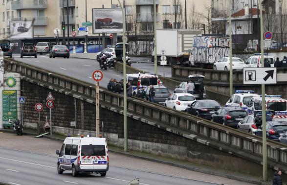 Hostage taking at Paris kosher supermarket, one wounded