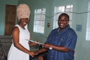 The only male parent who attended the St. Johnston’s Community Centre workshop, Mr Ersdainne Williams being awarded by Dr Eva Donelly-Bowrin, the Director for the Curriculum Development Unit.