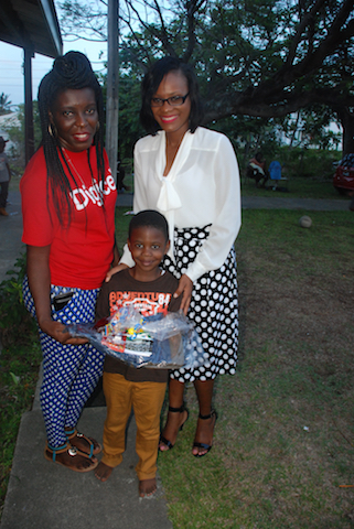 DIGICEL DONATES 80 SCHOOL BAGS TO TABERNACLE PRIMARY