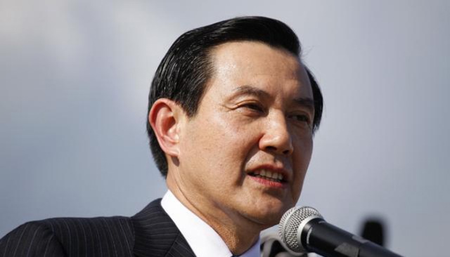 President Ma addresses members of news media on their return from Taiping Island