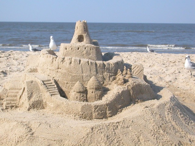 Sand Sculpting Challenge Set for International Day of Families‏