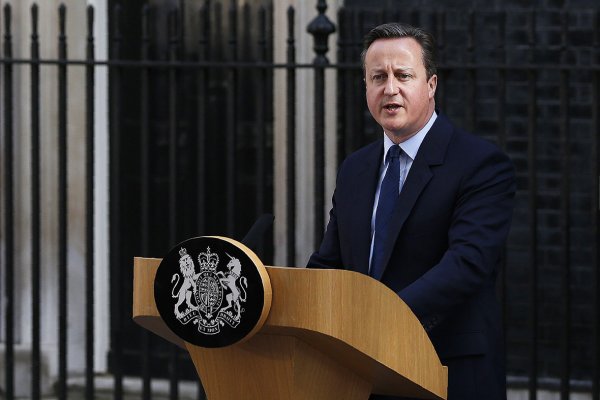 Cameron resigns after Leave wins EU referendum