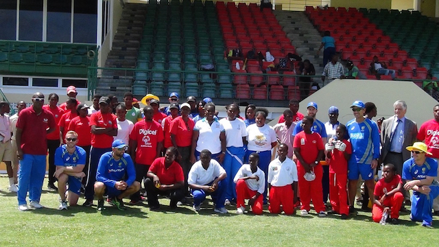 AUSTRALIAN CRICKET TEAM ENAGE IN COACHING LOCAL CRICKETERS