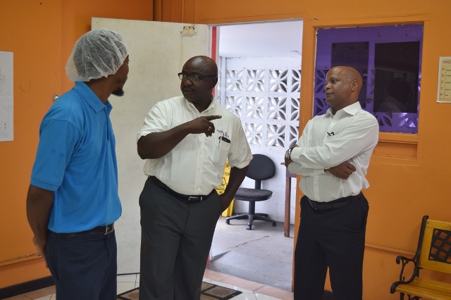 MINISTER GRANT CONTINUES VISITS TO INDUSTRIAL SITES AS PART OF THE THRUST OF THE MINISTRY OF INDUSTRY AND COMMERCE