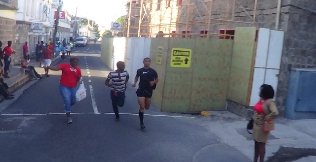 DELVON CLARKE STORMS TO VICTORY IN INDEPENDENCE 10 K