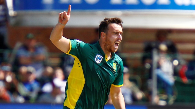 Abbott, du Plessis lead SA to 4-0 with another rout