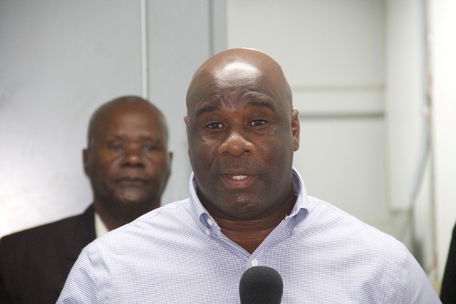 Public Utilities Minister publicly commends NEVLEC’s power generation team‏