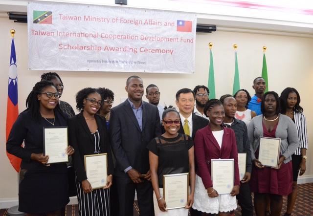 Thirteen Nationals Receive 2017 Taiwan Scholarship Award