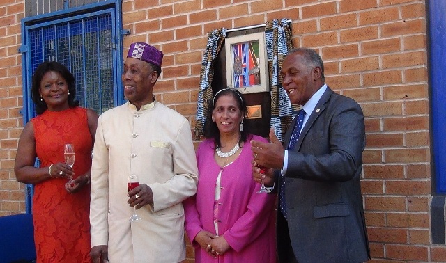 Plaque Unveiled In Tribute to Arthur