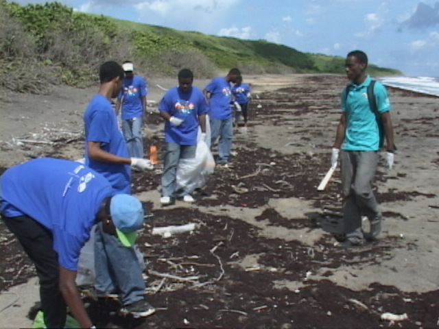 2017 National Coastal Cleanup Attracts Hundreds of Volunteers