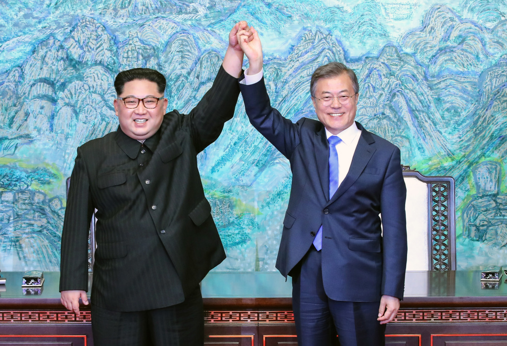 Koreas make nuclear pledge after historic summit