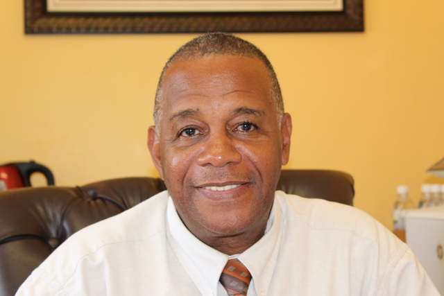 Sports Minister Congratulates Assistant Referee