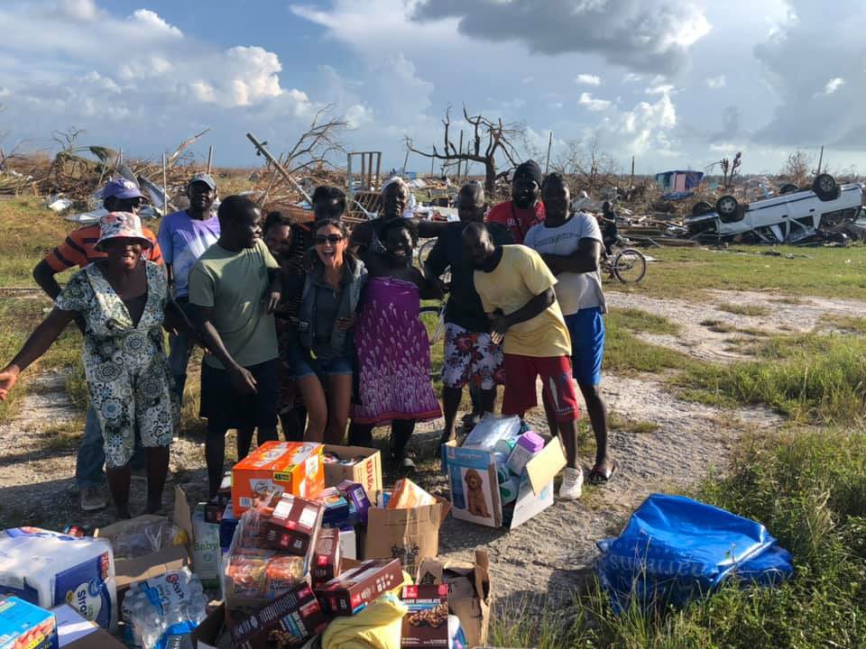 Helicopter pilot discovers villagers stranded in debris in the Bahamas
