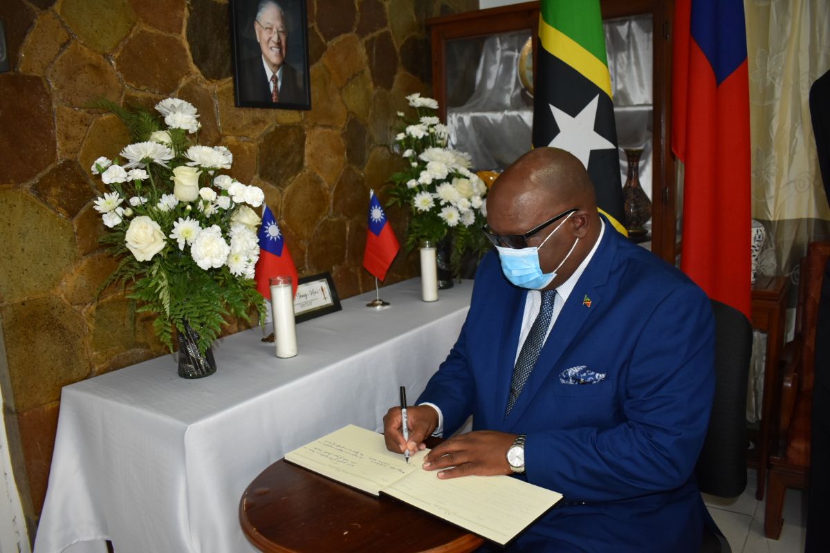 Prime Minister Harris Signs Book of Condolence in Honour of Taiwan’s Former President, Lee Teng-Hui