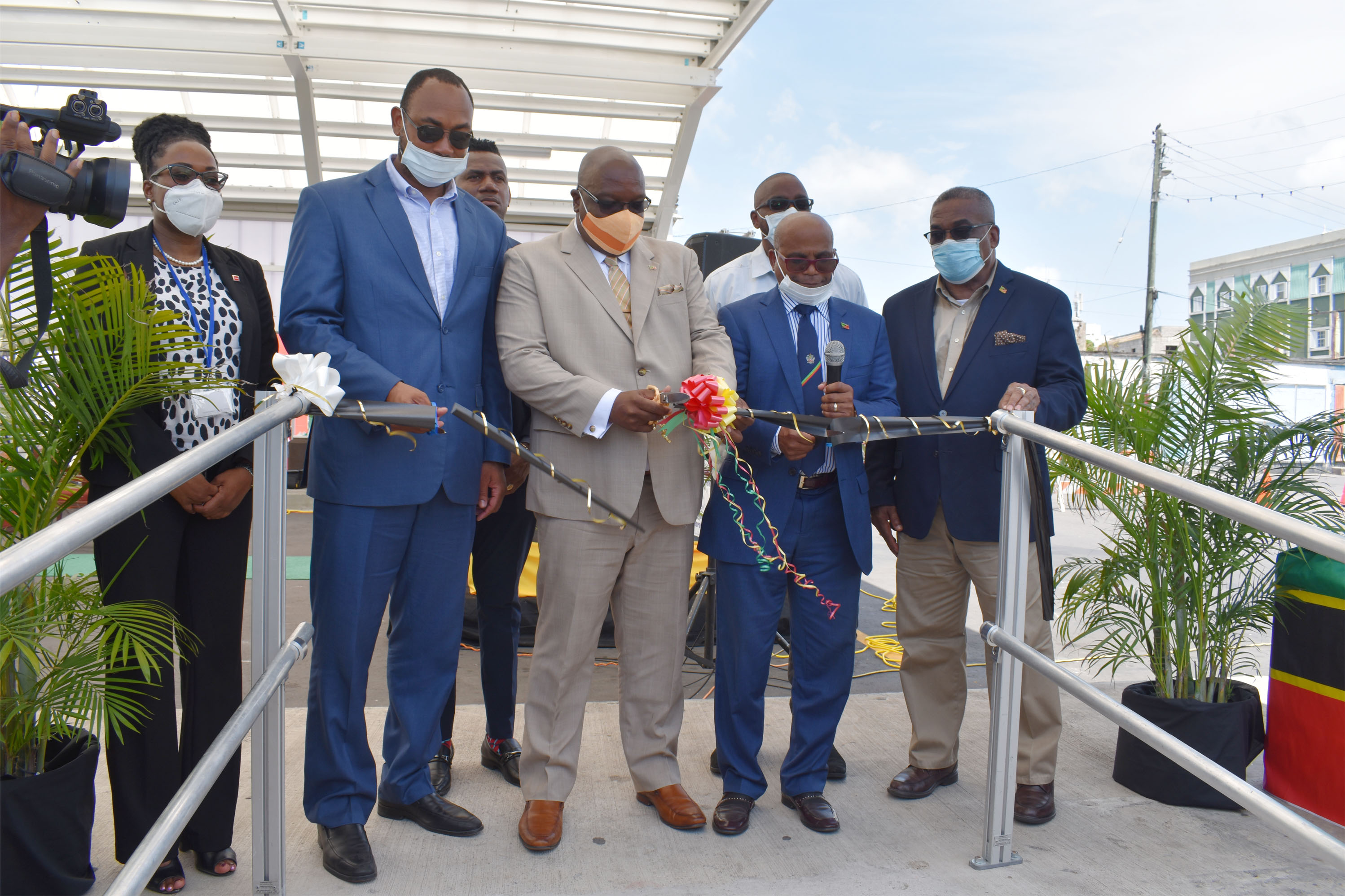 Prime Minister Harris enlists bus operators and passengers in fight against Covid-19