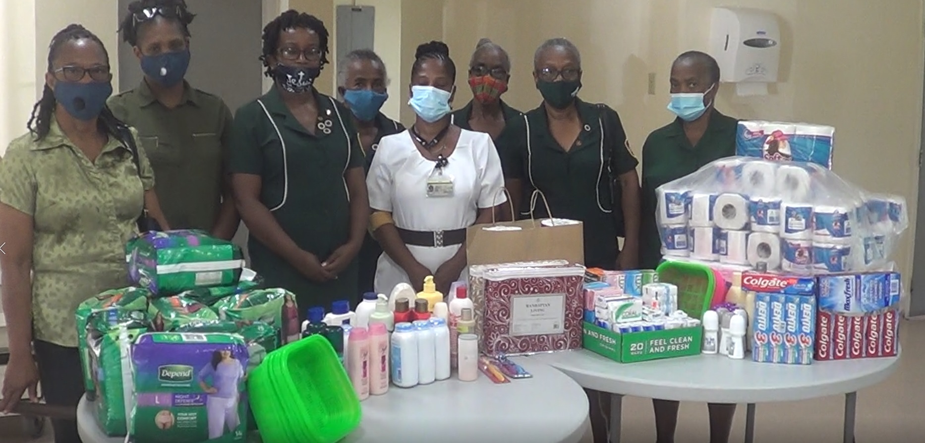 SDA Church Presents Gifts to Flamboyant Home