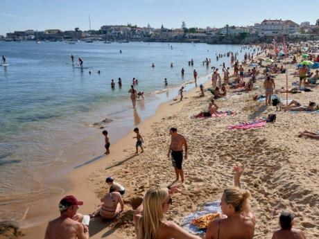 UK to ban holiday travel, imposing £5,000 fine
