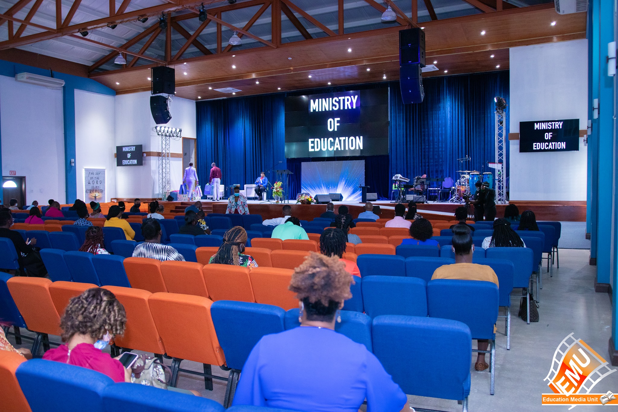 Teachers Participate in The Virtual Opening Ceremony of The Academic Year 2021-2022