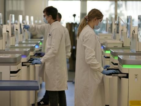 UK easing COVID-19 testing, monitoring despite case uptick