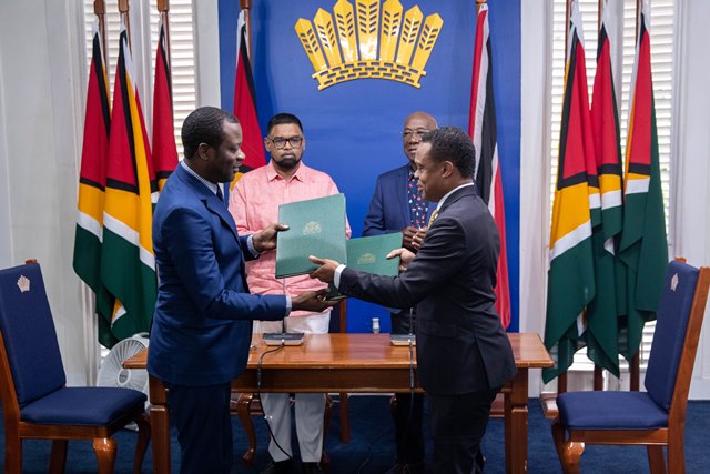 Guyana, T&T sign MOU to resolve trade restrictions, push other sectors