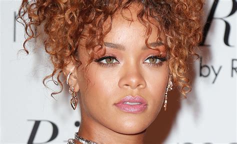 Rihanna to headline Super Bowl half-time show